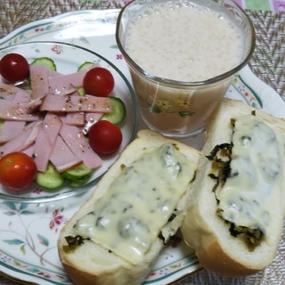 高菜チーズトーストとスムージーとハム野菜サラダ☆